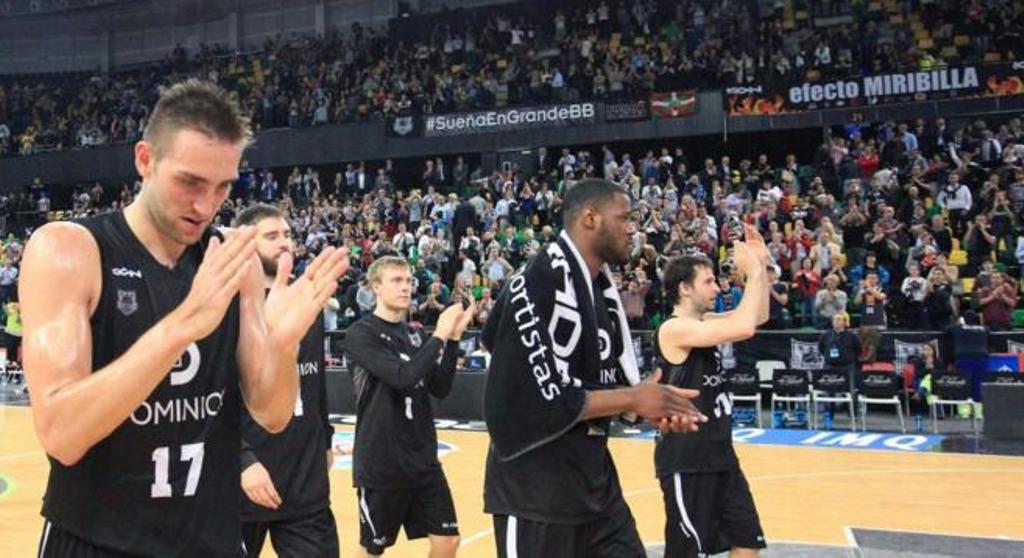 Bilbao Basket saluda a la afición tras ser eliminado de los playoffs