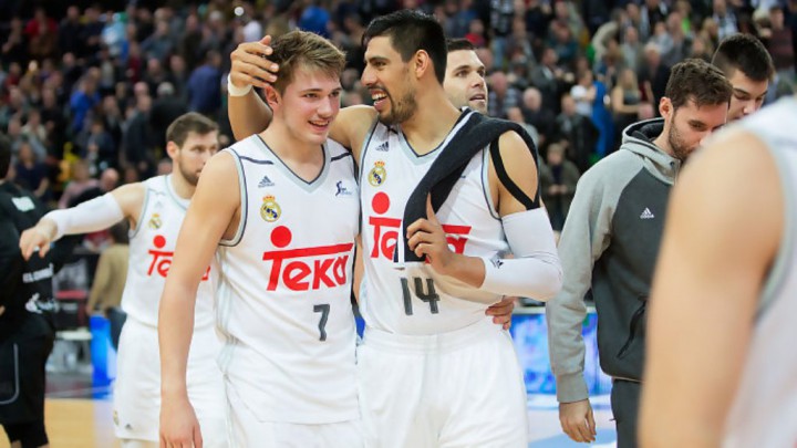 Ayón felicita a Doncic