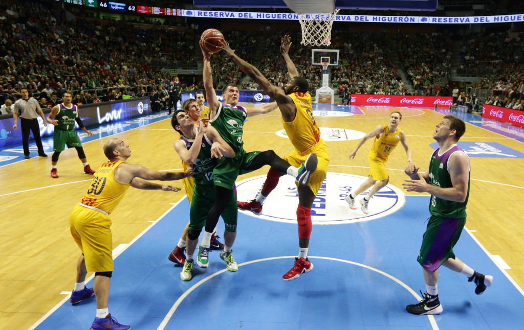 Tapón de Lawal a Nedovic