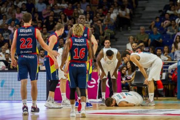 Doncic en el suelo contra Andorra