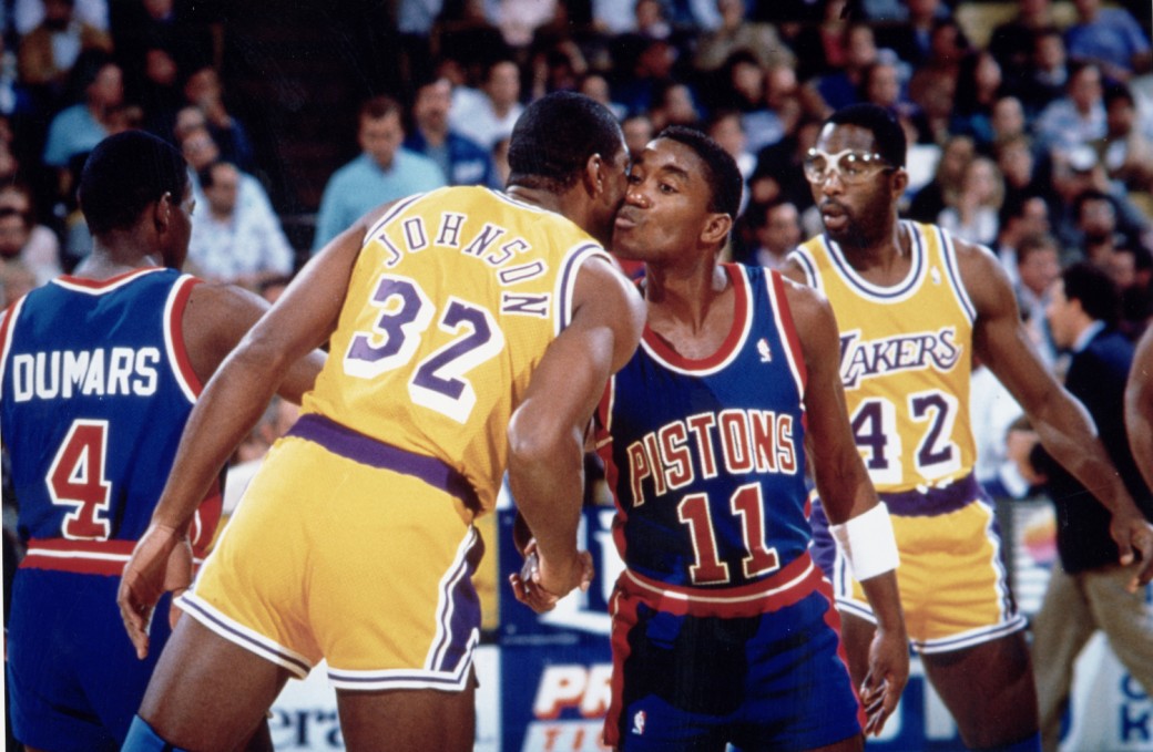 AUBURN HILLS, MI - 1990: Isiah Thomas #11 of the Detroit Pistons kisses Magic Johnson #32 of the Los Angeles Lakers circa 1990 at the Palace of Auburn Hills in Auburn Hills, Michigan. NOTE TO USER: User expressly acknowledges and agrees that, by downloading and or using this photograph, User is consenting to the terms and conditions of the Getty Images License Agreement. Mandatory Copyright Notice: Copyright 1990 NBAE (Photo by NBA Photos/NBAE via Getty Images)