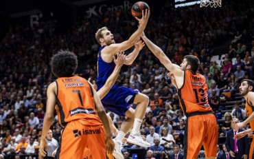 Bandeja de Blazic contra Valencia Basket