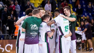 Unicaja celebra su victoria en el Palau Blaugrana