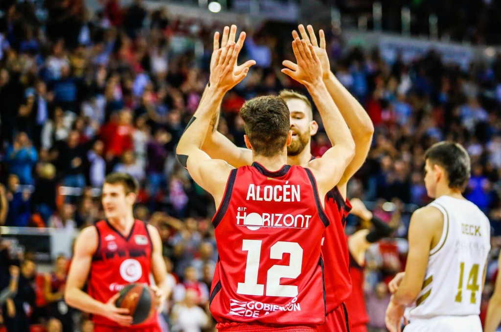 Alocen y Radovic celebran canasta