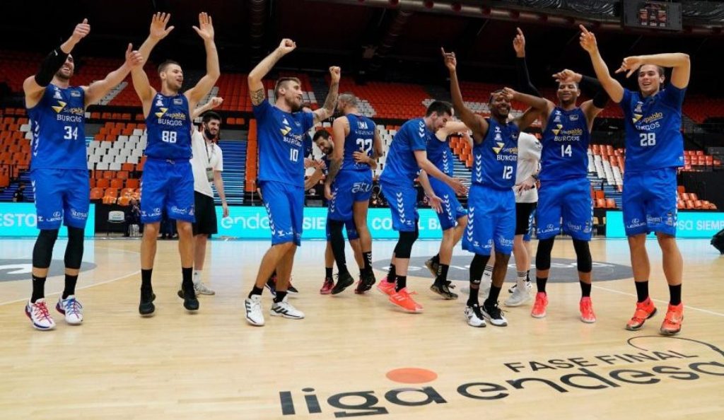 Burgos celebra la victoria contra el Real Madrid