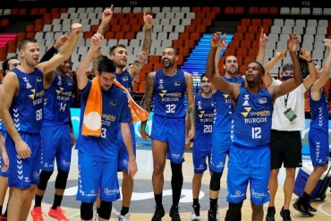 Burgos celebra su primer triunfo en la fase final