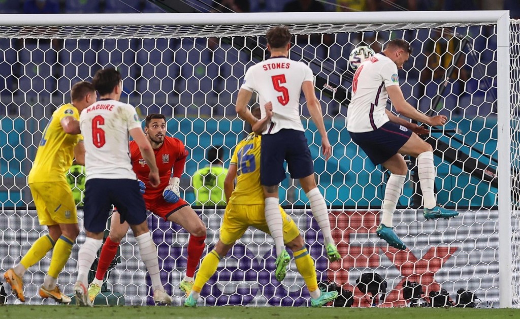 Henderson cabecea el cuarto gol de Inglaterra a Ucrania